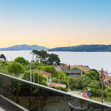 Teona Luxury With Jacuzzi And Terrace Sea View, First Floor Apartmán Sali