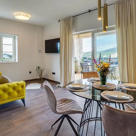 Teona Luxury With 2 And Terrace Sea View