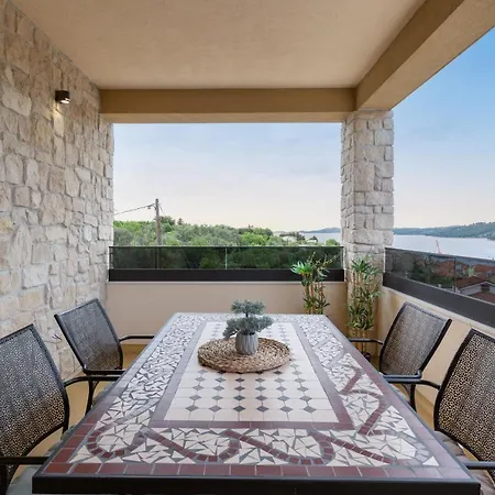 Teona Luxury With Jacuzzi And Terrace Sea View, First Floor Apartmán *
