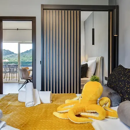 Teona Luxury With 2 And Terrace Sea View