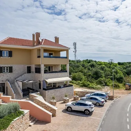 Apartmán Teona Luxury With Jacuzzi And Terrace Sea View, First Floor Sali