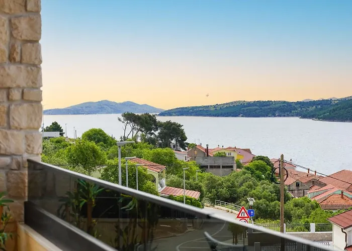 Teona Luxury With 2 And Terrace Sea View Апартаменты Сали