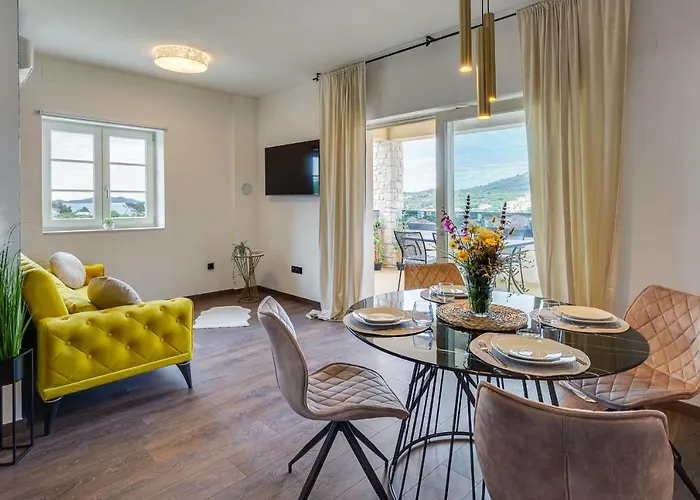 Teona Luxury With 2 And Terrace Sea View