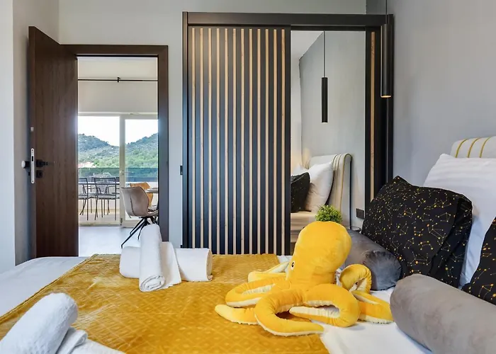 Teona Luxury With 2 And Terrace Sea View